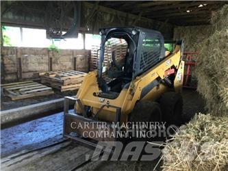 CAT 242D3 滑移轉向裝載機