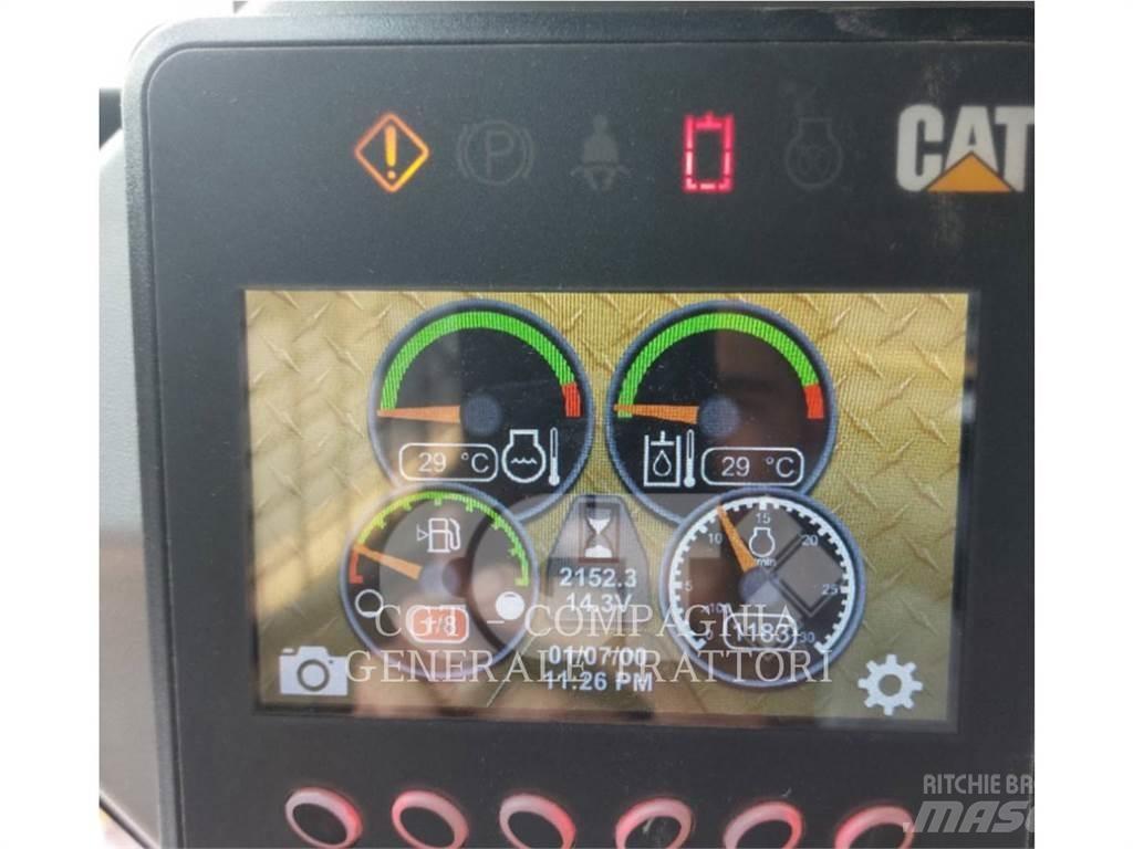 CAT 242D3 滑移轉向裝載機