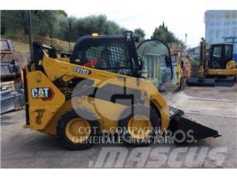 CAT 242D3 滑移轉向裝載機