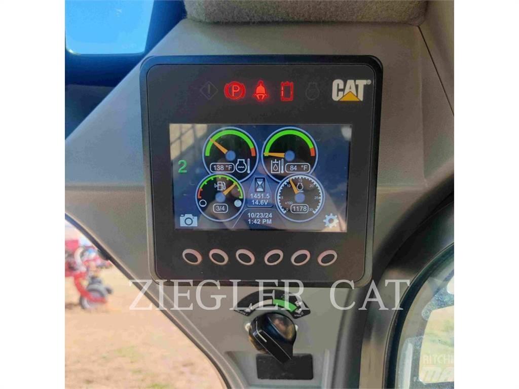 CAT 242D3 滑移轉向裝載機