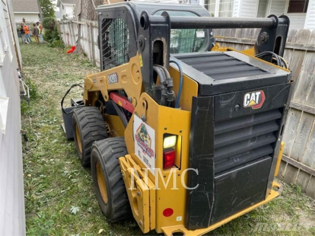CAT 242D3 滑移轉向裝載機