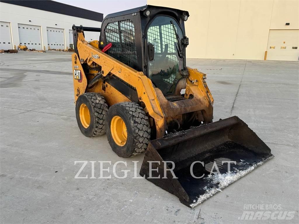CAT 242D3 滑移轉向裝載機