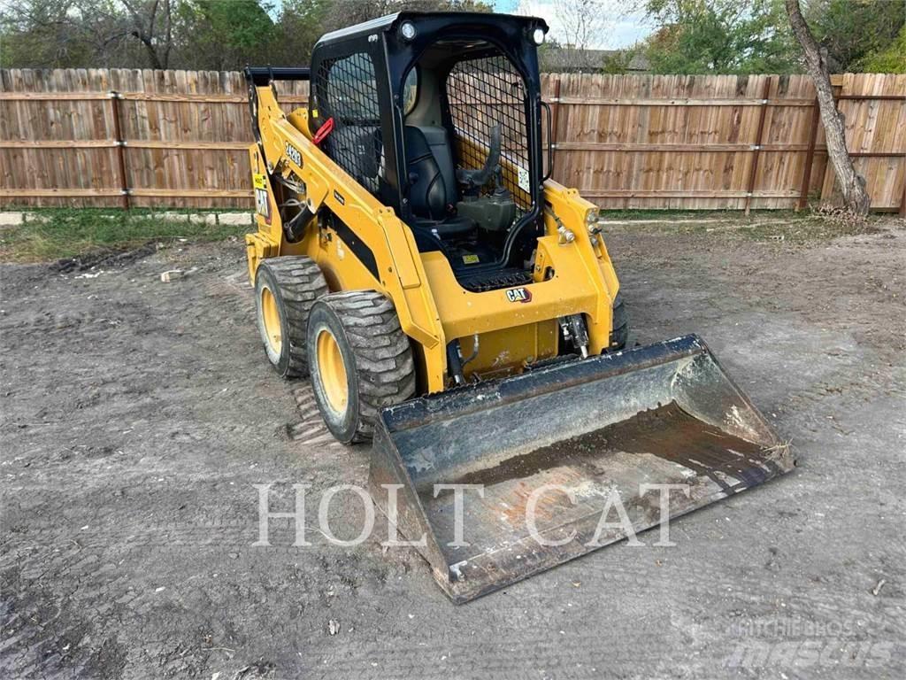 CAT 242D3 滑移轉向裝載機