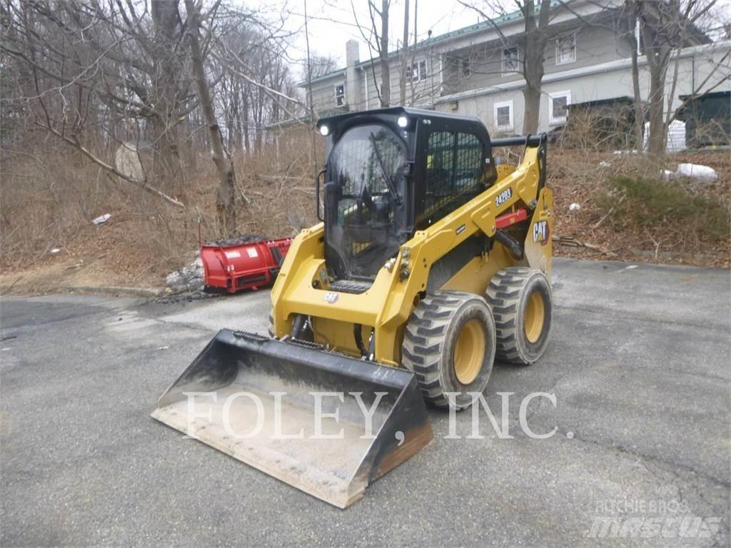 CAT 242D3 滑移轉向裝載機
