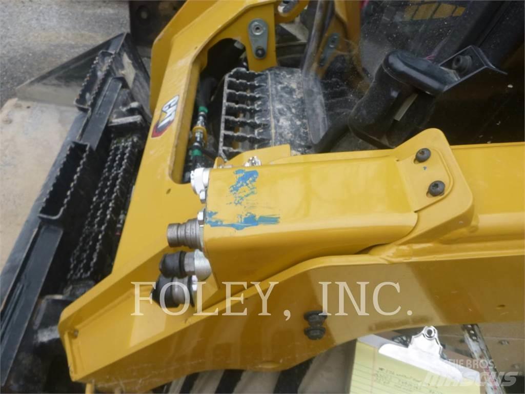 CAT 242D3 滑移轉向裝載機