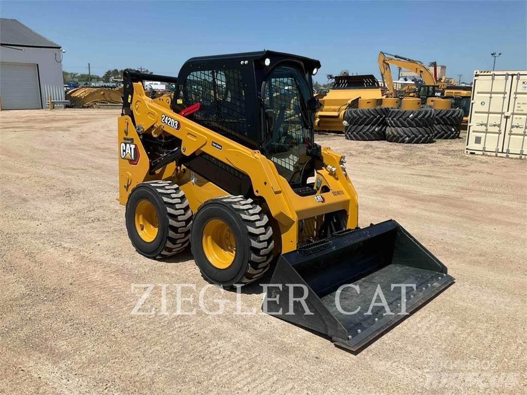 CAT 242D3 滑移轉向裝載機