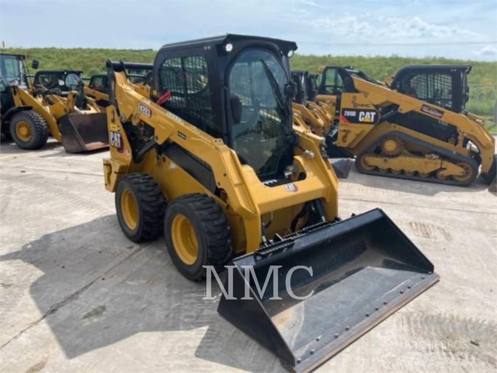 CAT 242D3 滑移轉向裝載機