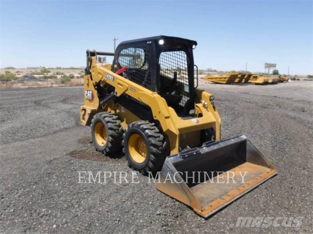CAT 242D3 滑移轉向裝載機