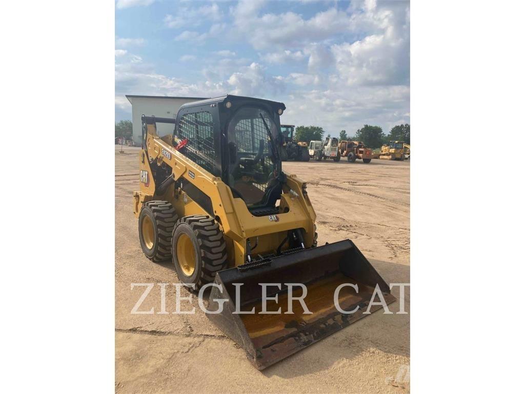 CAT 242D3 滑移轉向裝載機