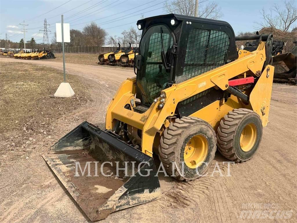 CAT 242D3 A2Q 滑移轉向裝載機