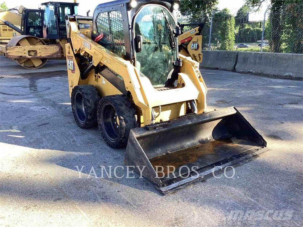 CAT 242D3 AC 滑移轉向裝載機