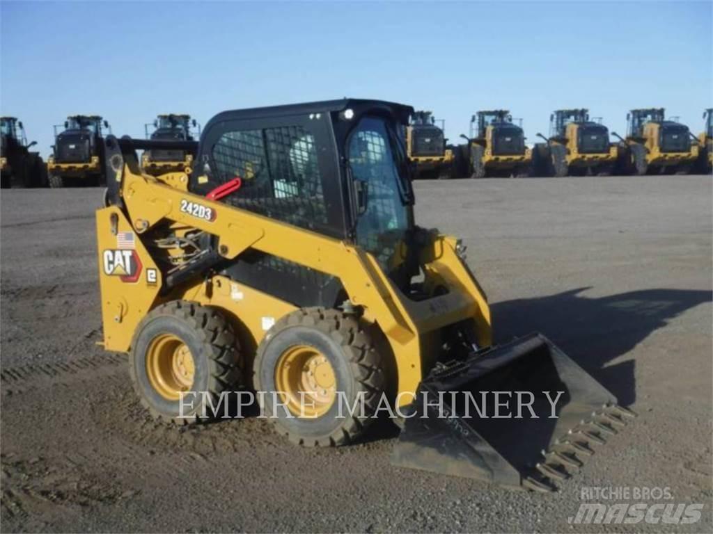 CAT 242D3 CA 滑移轉向裝載機