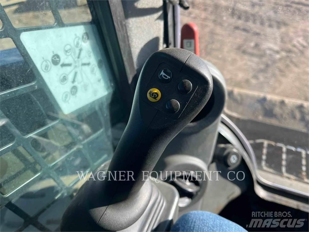 CAT 242D3 HF 滑移轉向裝載機