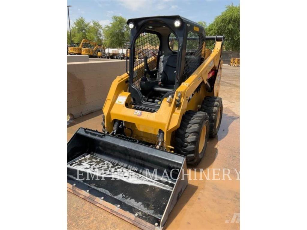 CAT 242D3 HF 滑移轉向裝載機