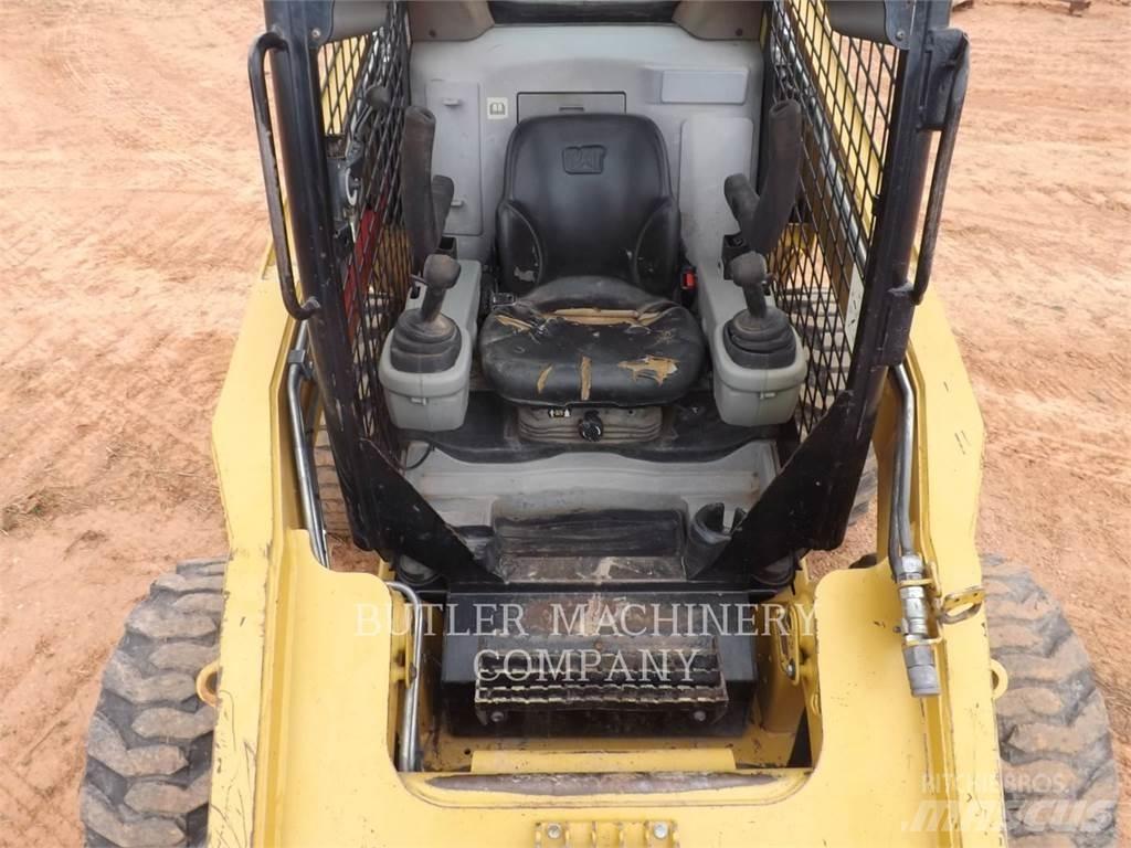 CAT 246C 滑移轉向裝載機