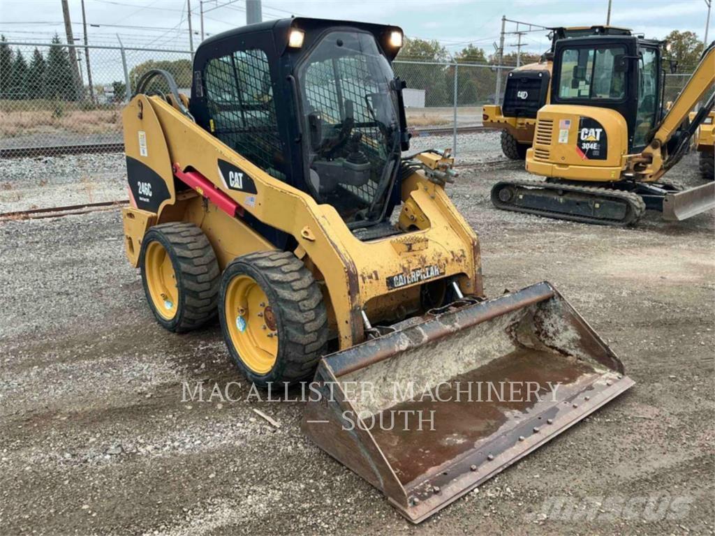CAT 246C 滑移轉向裝載機