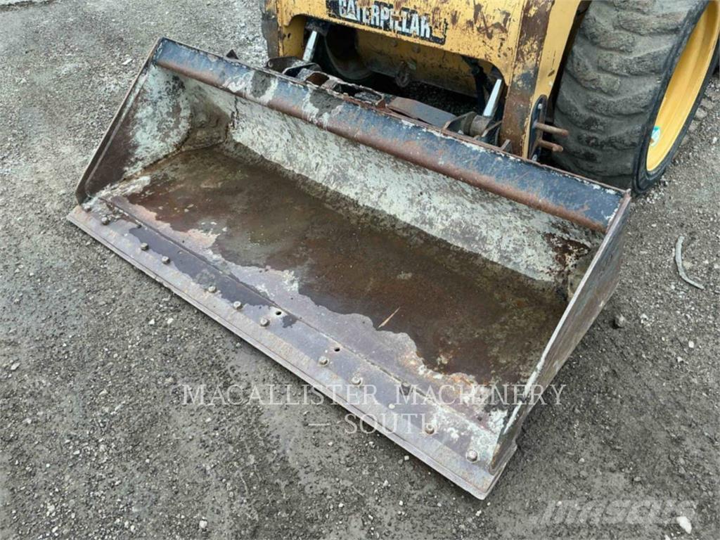 CAT 246C 滑移轉向裝載機