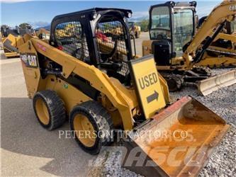CAT 246D 滑移轉向裝載機
