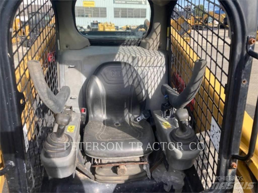 CAT 246D 滑移轉向裝載機