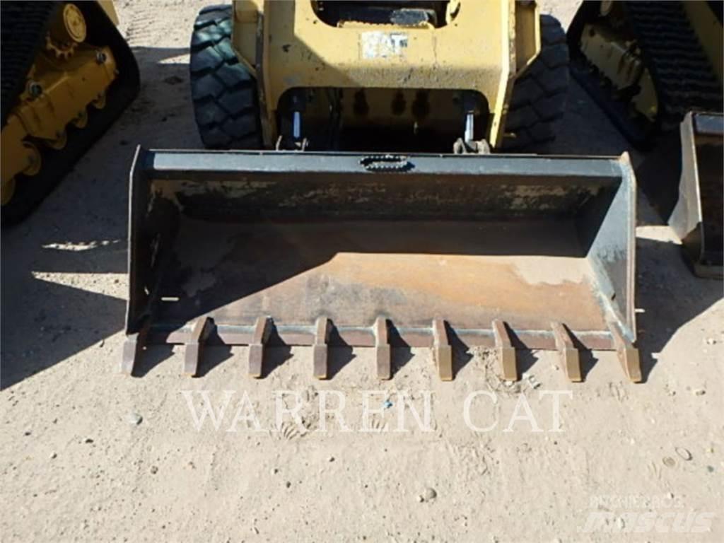 CAT 246D 滑移轉向裝載機