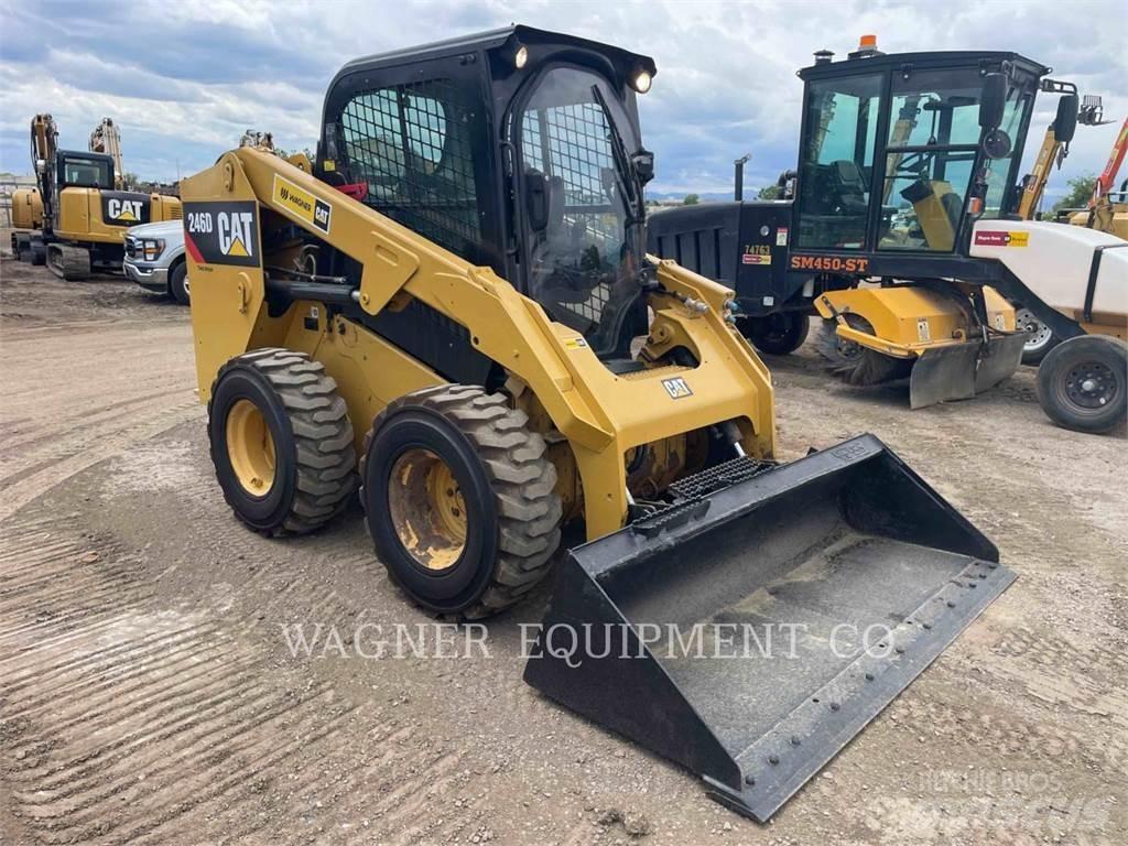 CAT 246D 滑移轉向裝載機