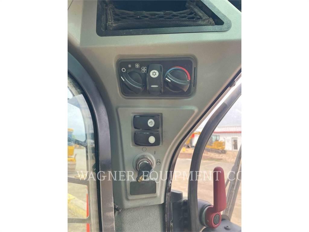CAT 246D 滑移轉向裝載機