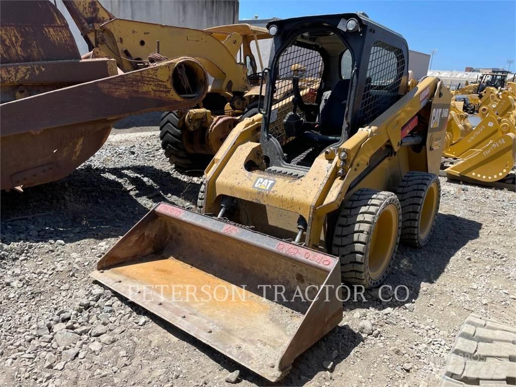 CAT 246D 滑移轉向裝載機