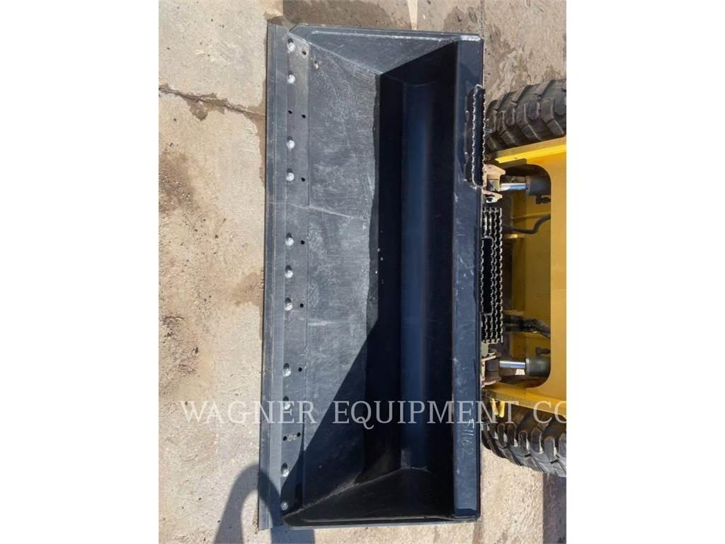 CAT 246D 滑移轉向裝載機