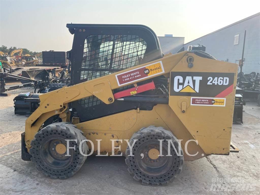 CAT 246D 滑移轉向裝載機