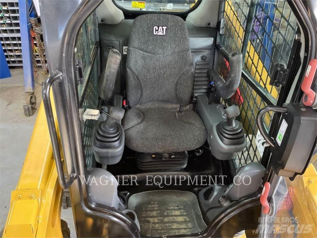 CAT 246D 滑移轉向裝載機