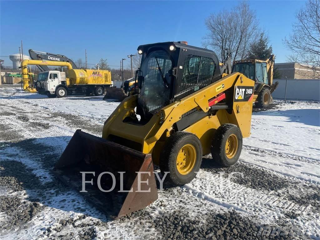 CAT 246D 滑移轉向裝載機