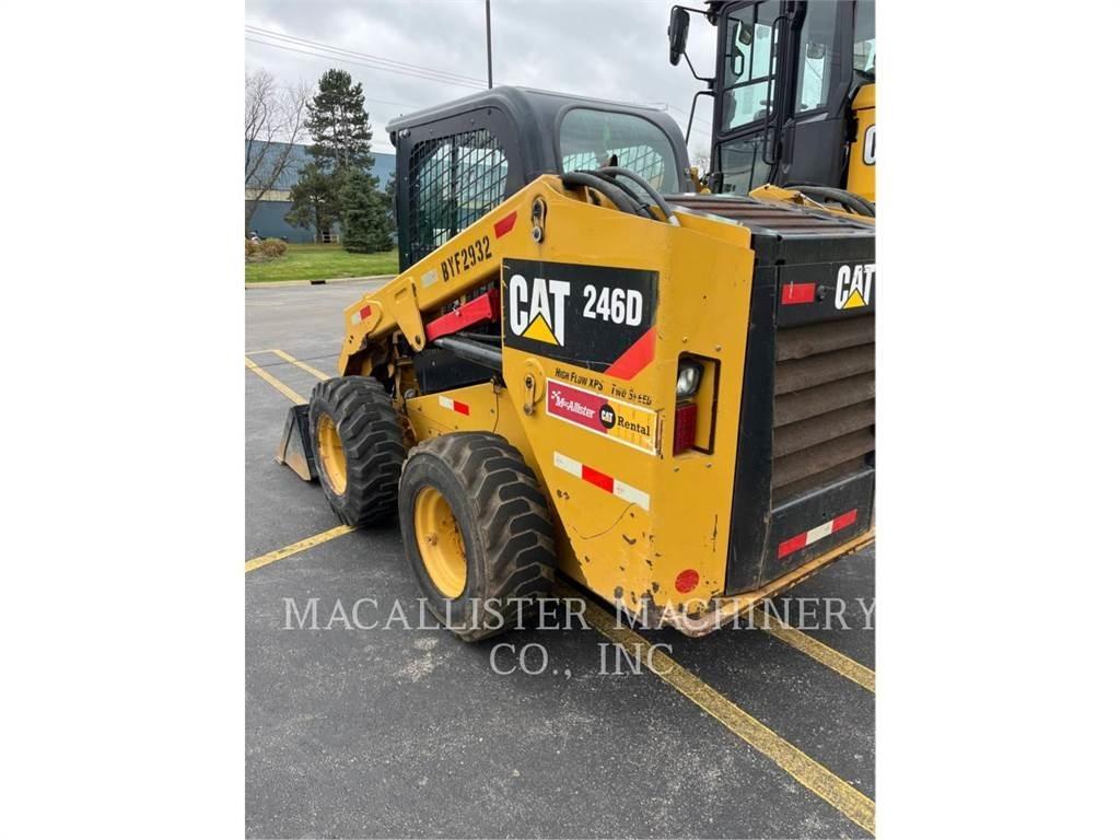 CAT 246D 滑移轉向裝載機