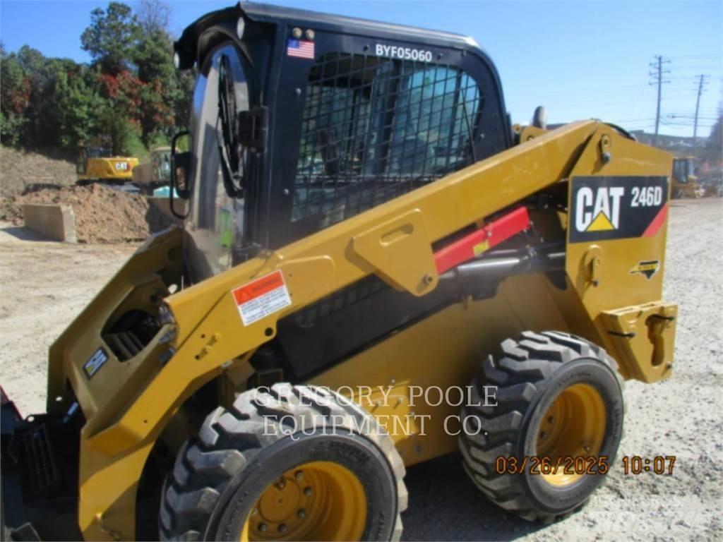 CAT 246D 滑移轉向裝載機