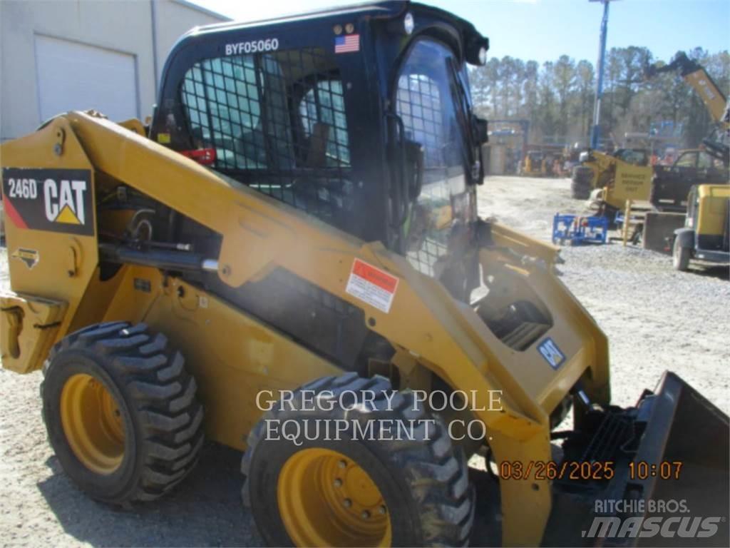 CAT 246D 滑移轉向裝載機