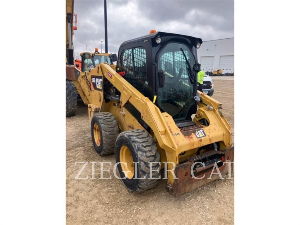 CAT 246D 滑移轉向裝載機
