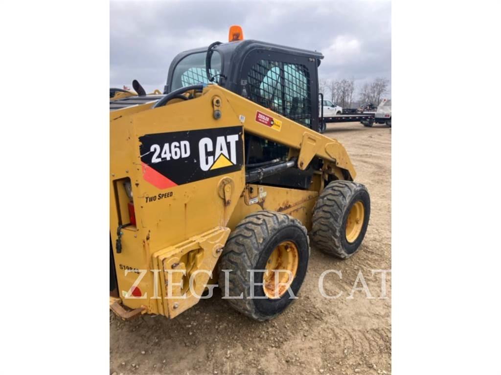 CAT 246D 滑移轉向裝載機