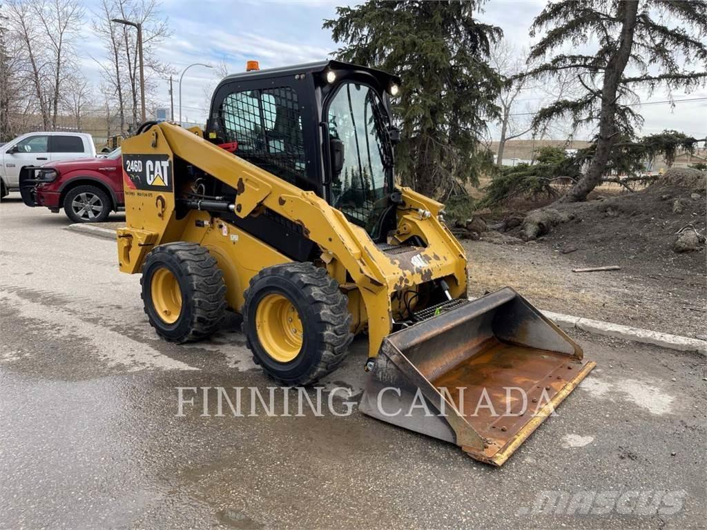 CAT 246D 滑移轉向裝載機