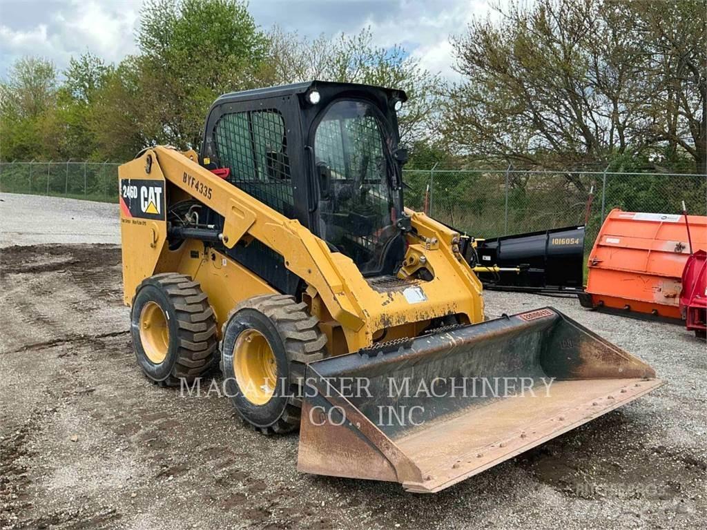 CAT 246D 滑移轉向裝載機