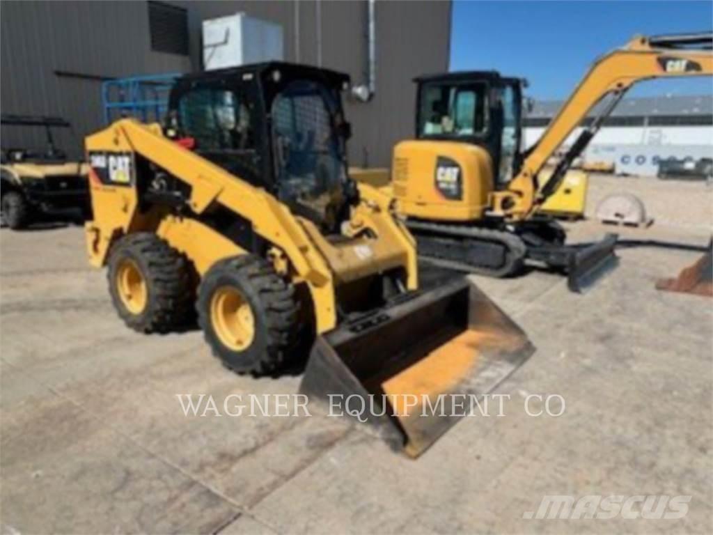 CAT 246D 滑移轉向裝載機
