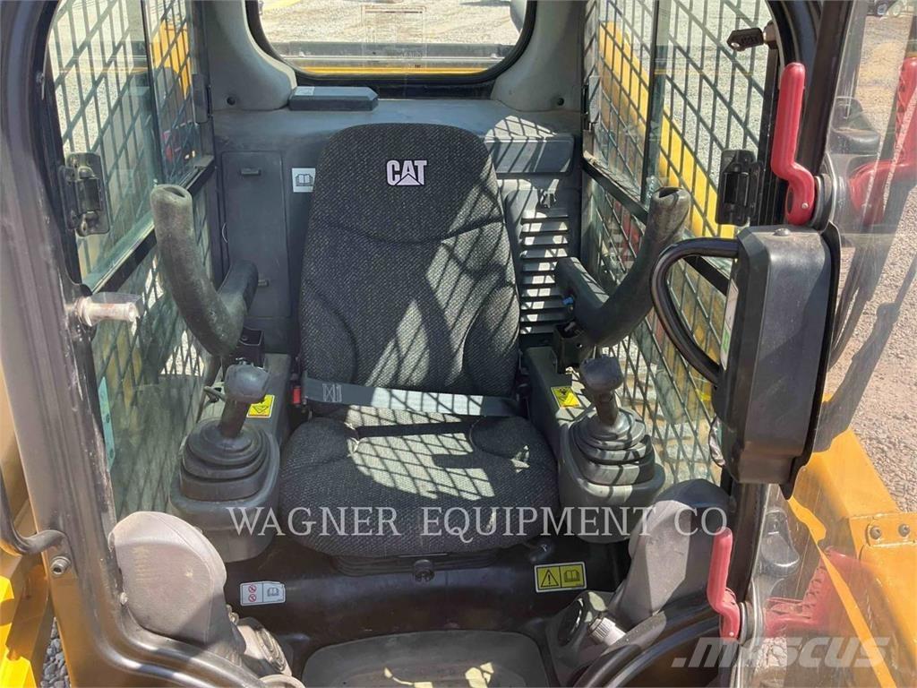 CAT 246D 滑移轉向裝載機