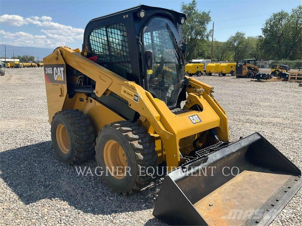 CAT 246D 滑移轉向裝載機