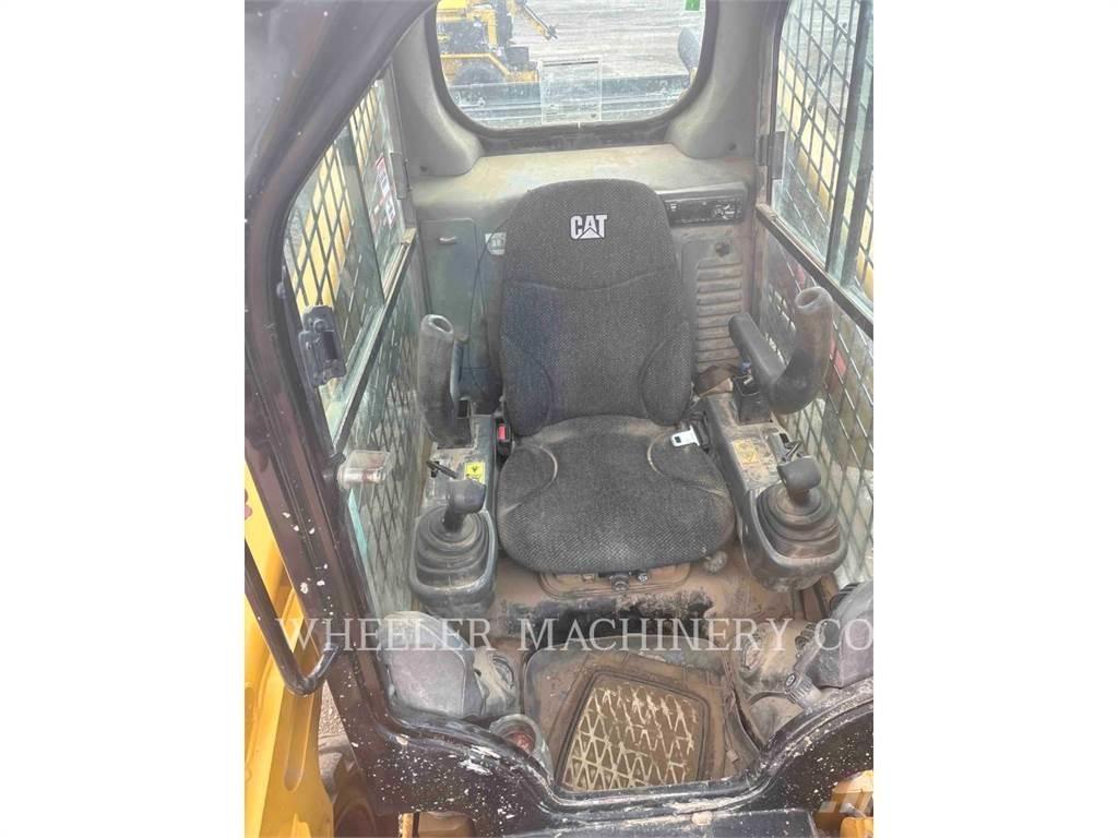 CAT 246D C3-H2 滑移轉向裝載機