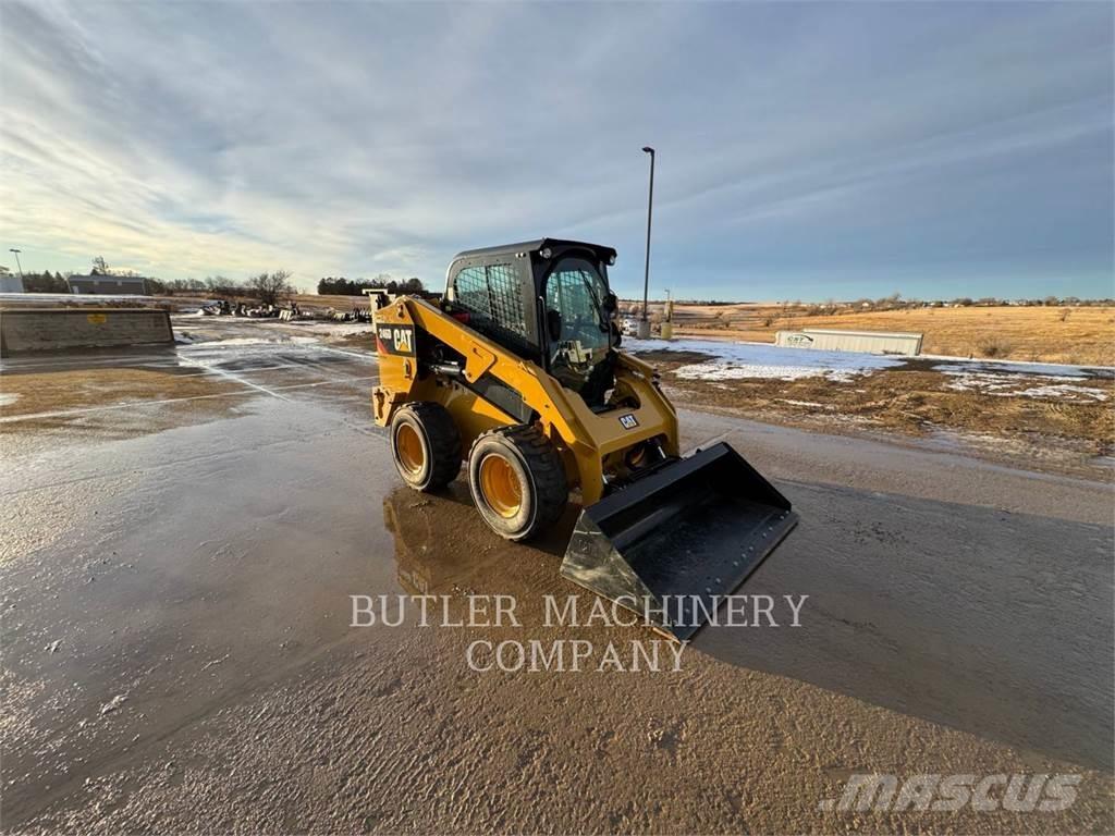 CAT 246D C3H2 滑移轉向裝載機