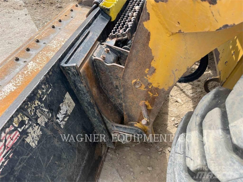CAT 246D HF 滑移轉向裝載機