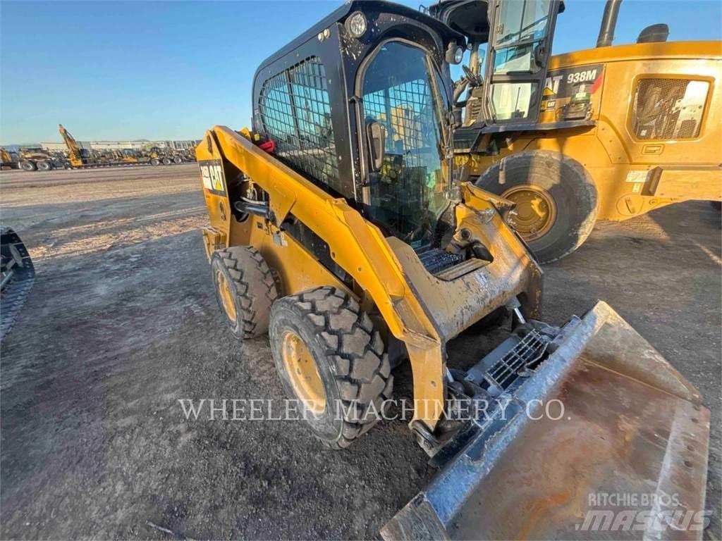 CAT 246D2 C3H4 滑移轉向裝載機