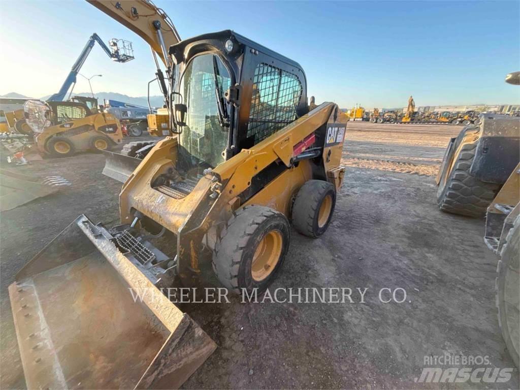 CAT 246D2 C3H4 滑移轉向裝載機