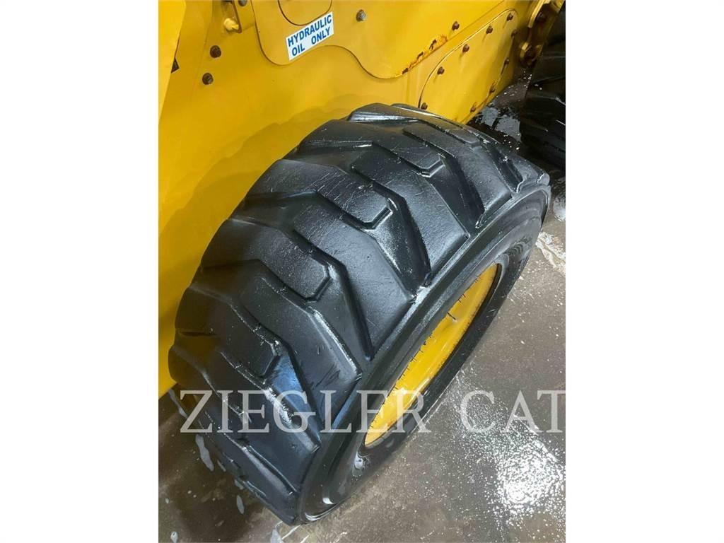 CAT 246D3 滑移轉向裝載機