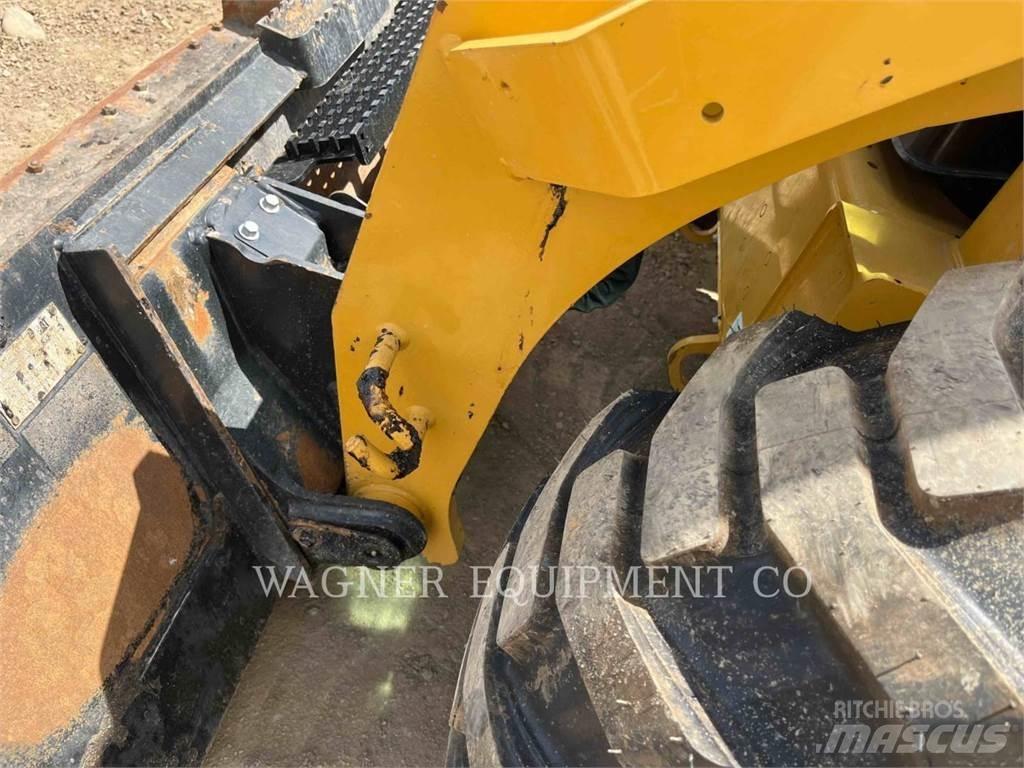 CAT 246D3 滑移轉向裝載機