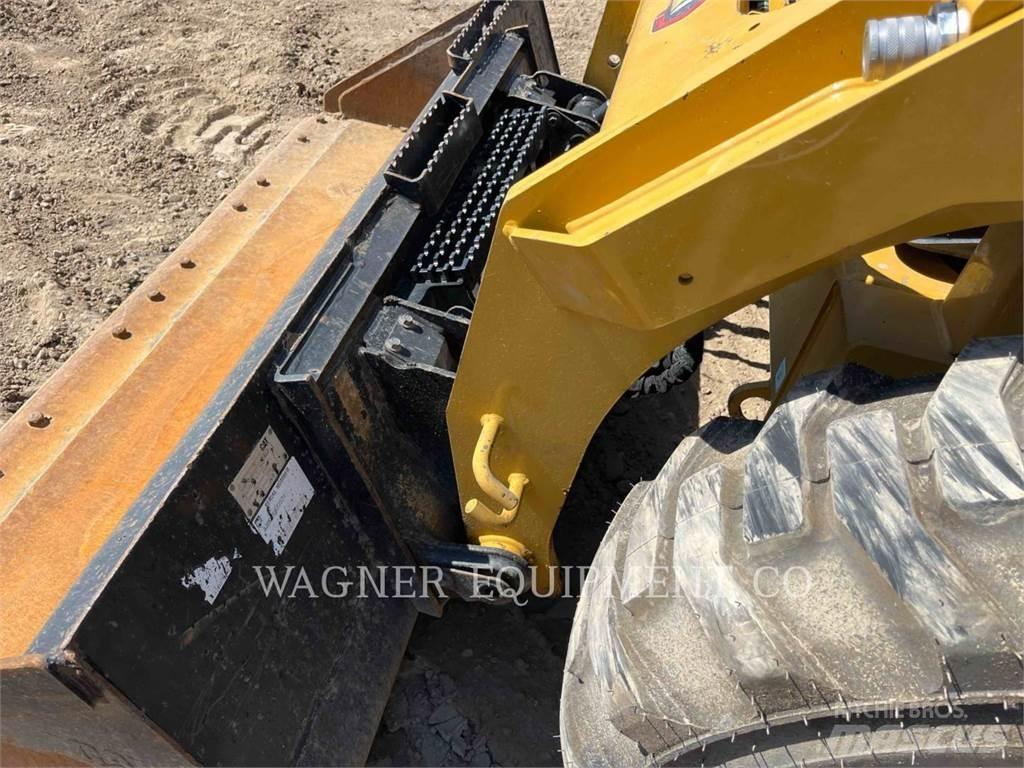 CAT 246D3 滑移轉向裝載機