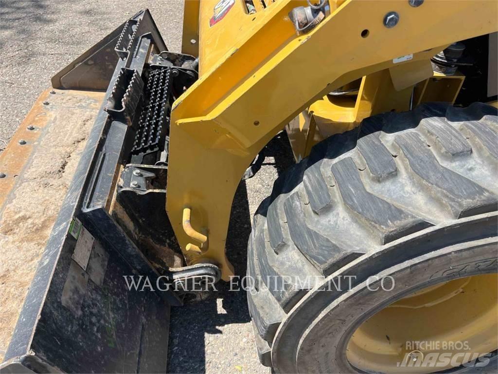 CAT 246D3 滑移轉向裝載機